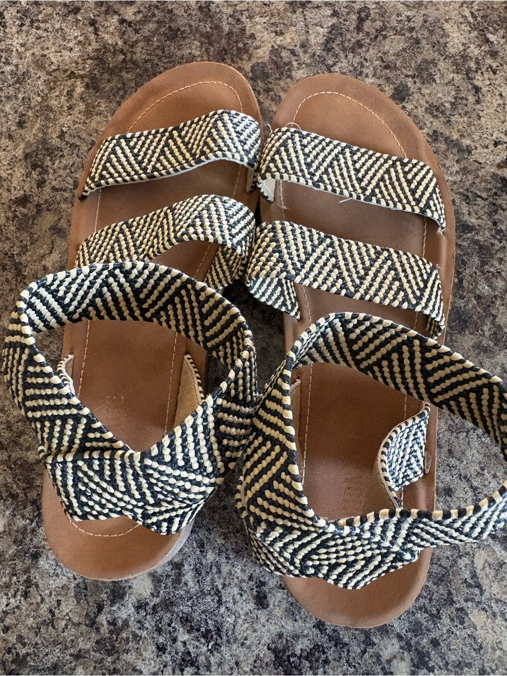 Cushionaire Memory Foam Black & Cream Women’s Strap Sandals